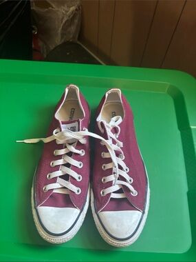 Converse Chuck Taylor Low Top Sneakers - Burgundy